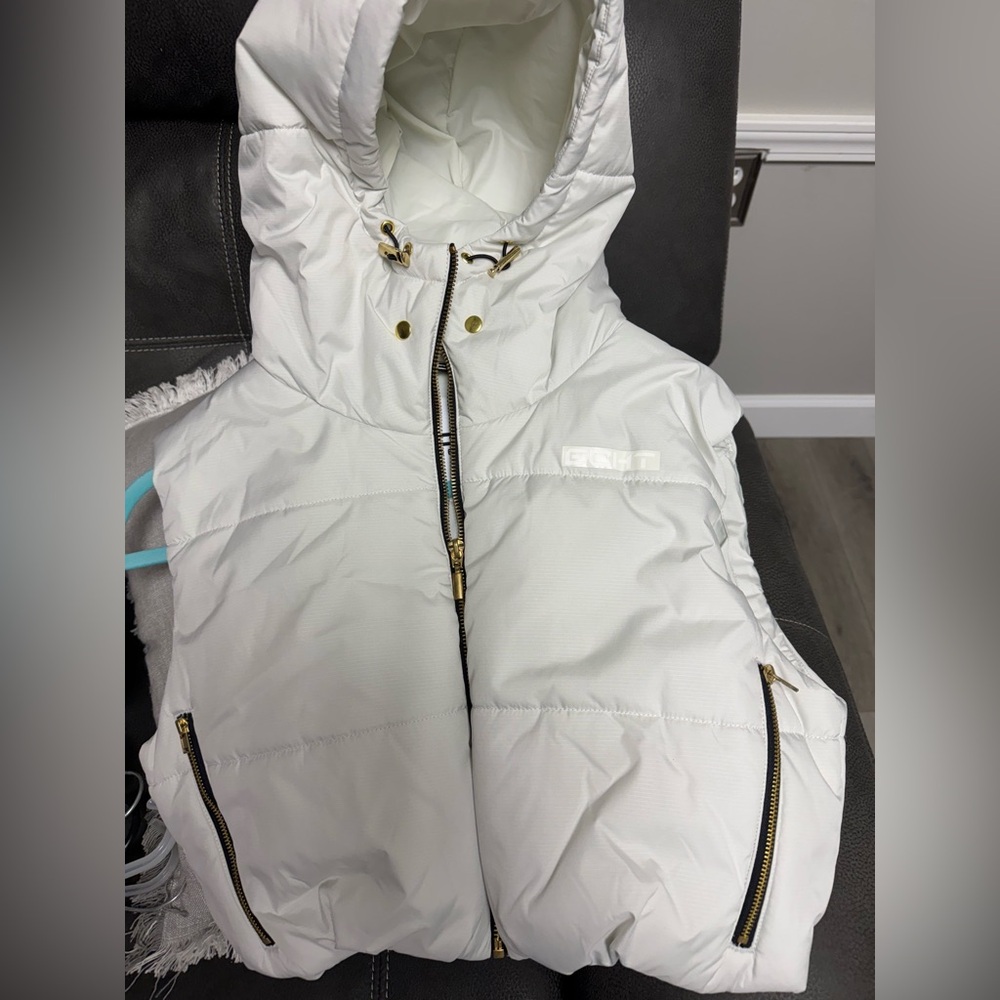 Very nice white ECHT puffer vest. Never worn!